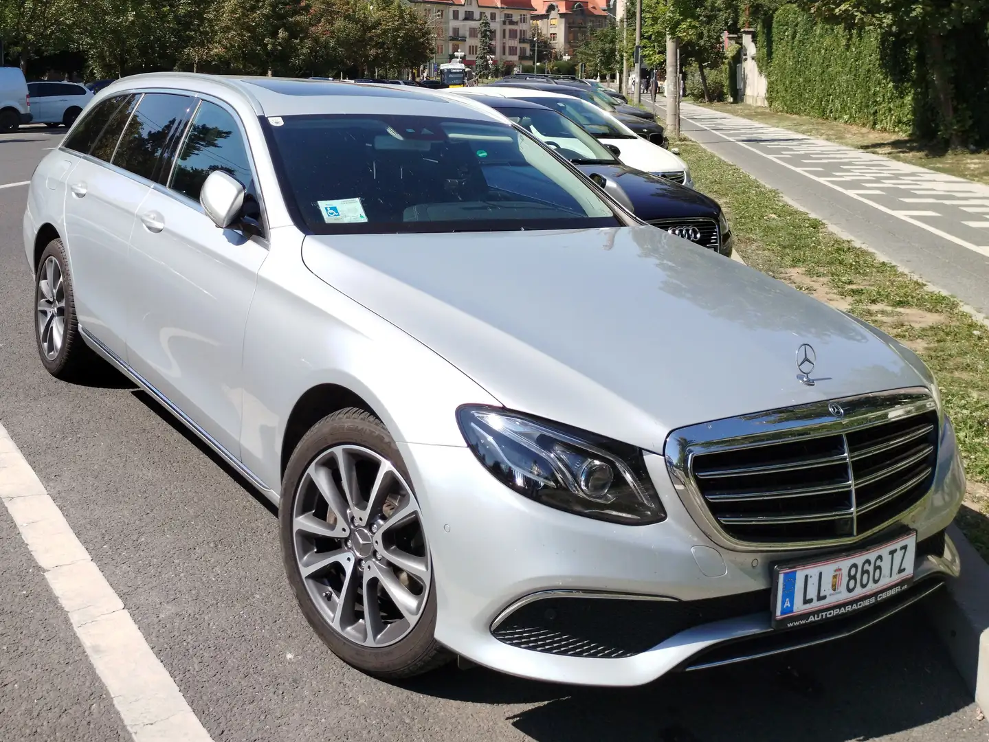 Mercedes-Benz E 220 E 220 d T 4MATIC Aut. Silber - 1