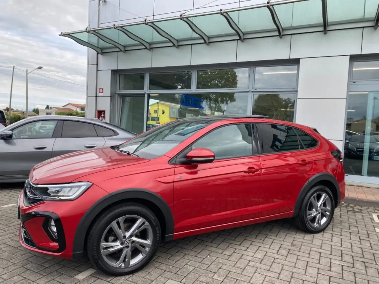 Volkswagen Taigo 1.0 TSI 115 CV DSG R-Line — photo 1 of 14