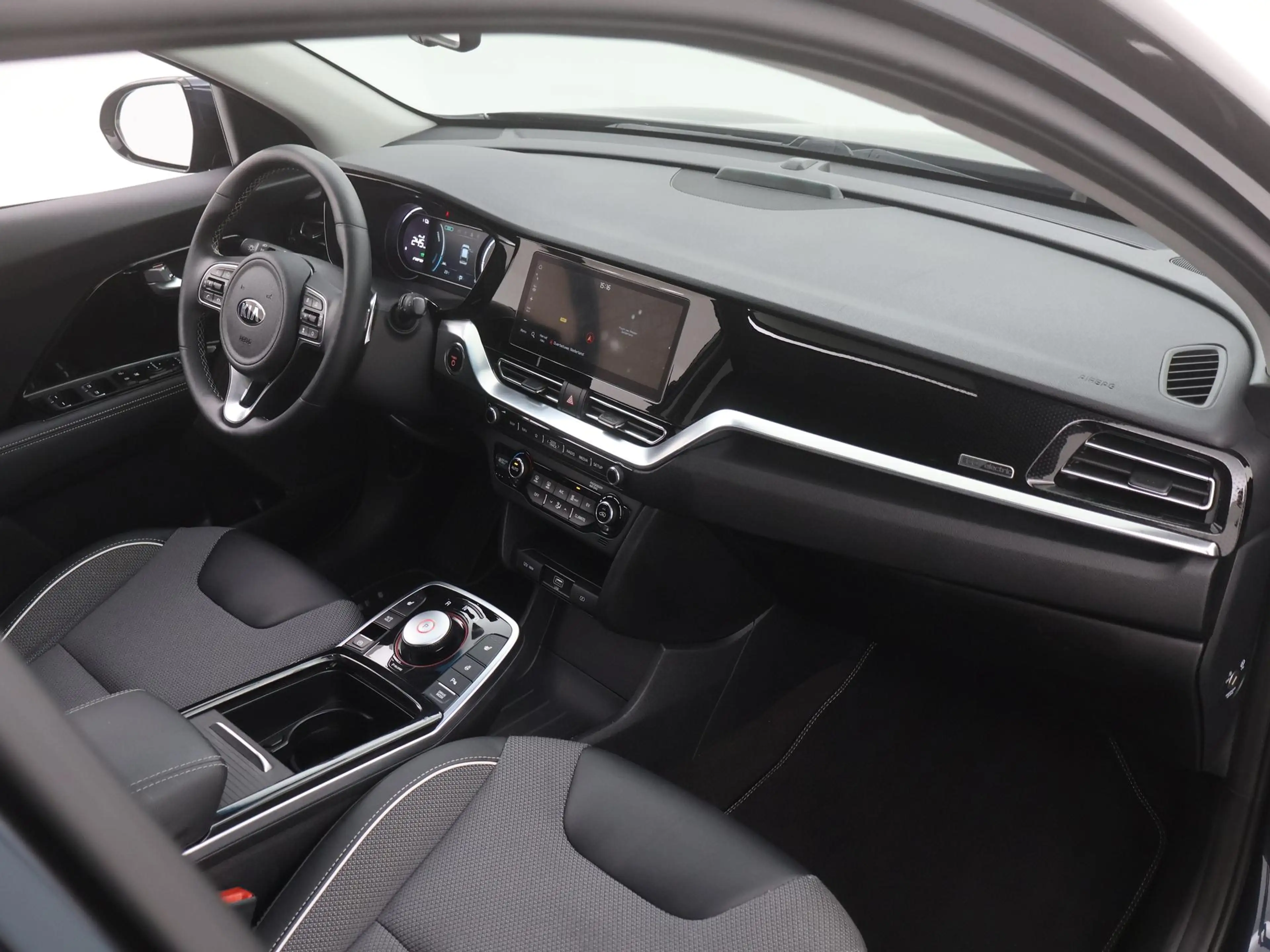 Kia e-Niro DynamicPlusLine 64 kWh SCHUIFDAK|ACC|CAMERA|STOELV — photo 31