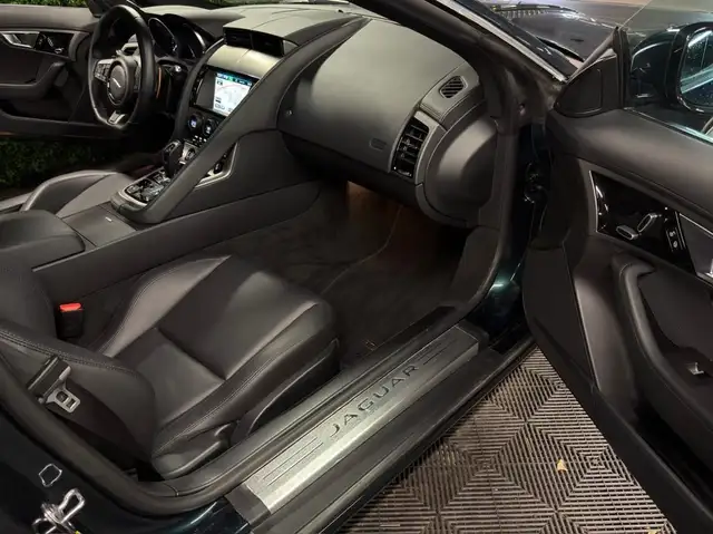 Jaguar F-Type view 15