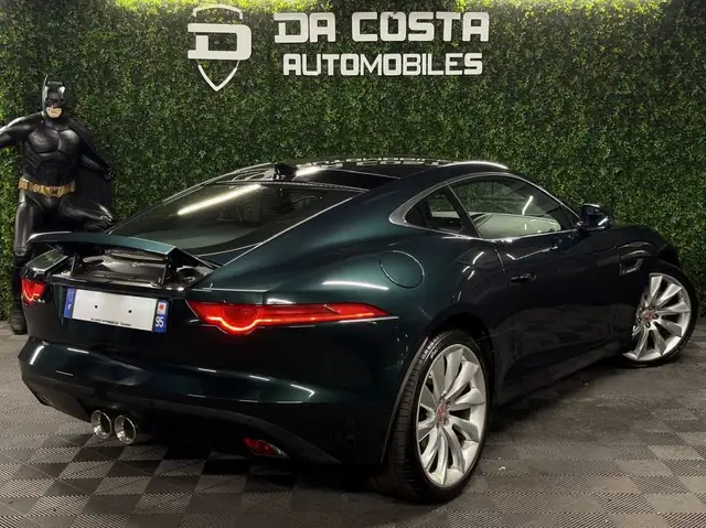 Jaguar F-Type view 9