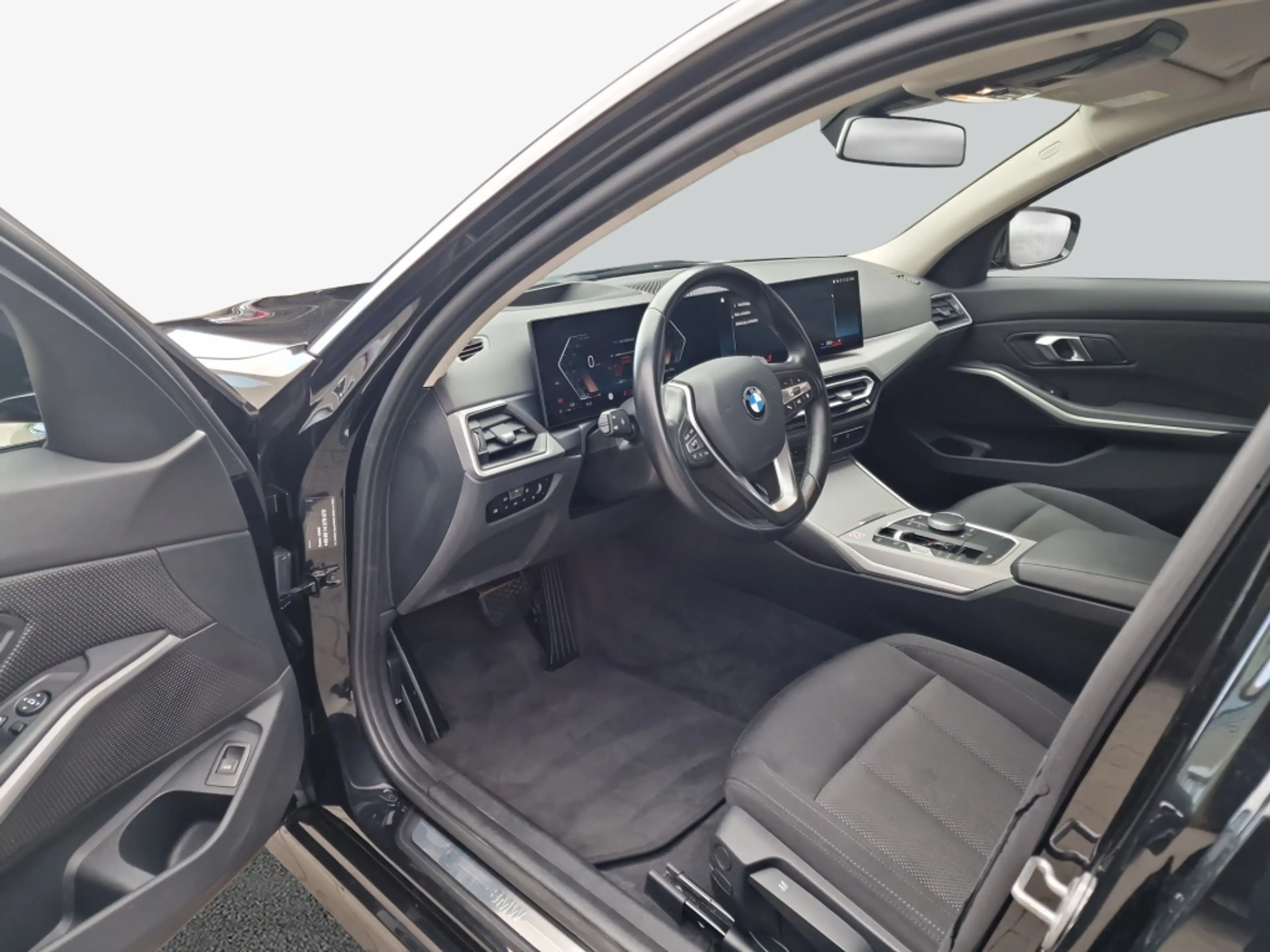 BMW 318 i *CarPlay* — photo 11