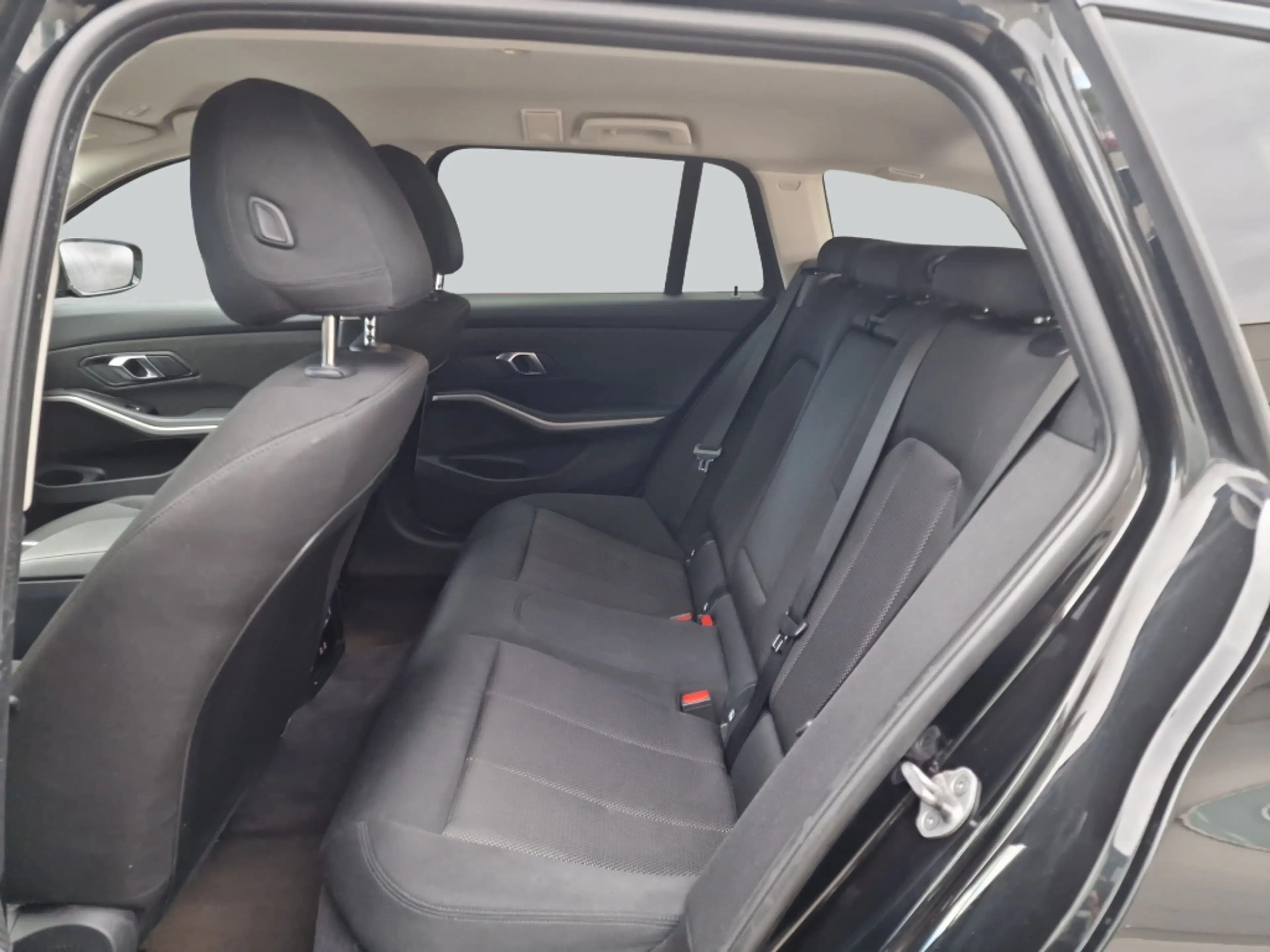 BMW 318 i *CarPlay* — photo 13