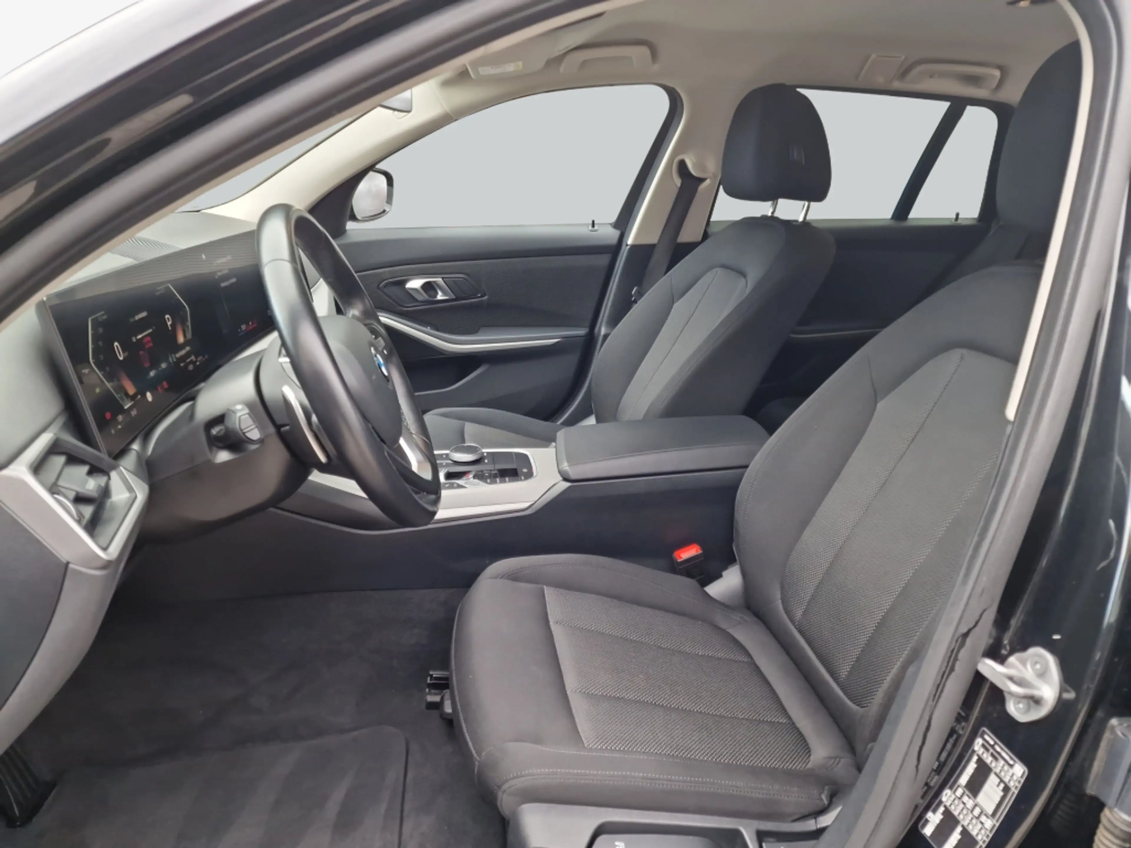 BMW 318 i *CarPlay* — photo 12