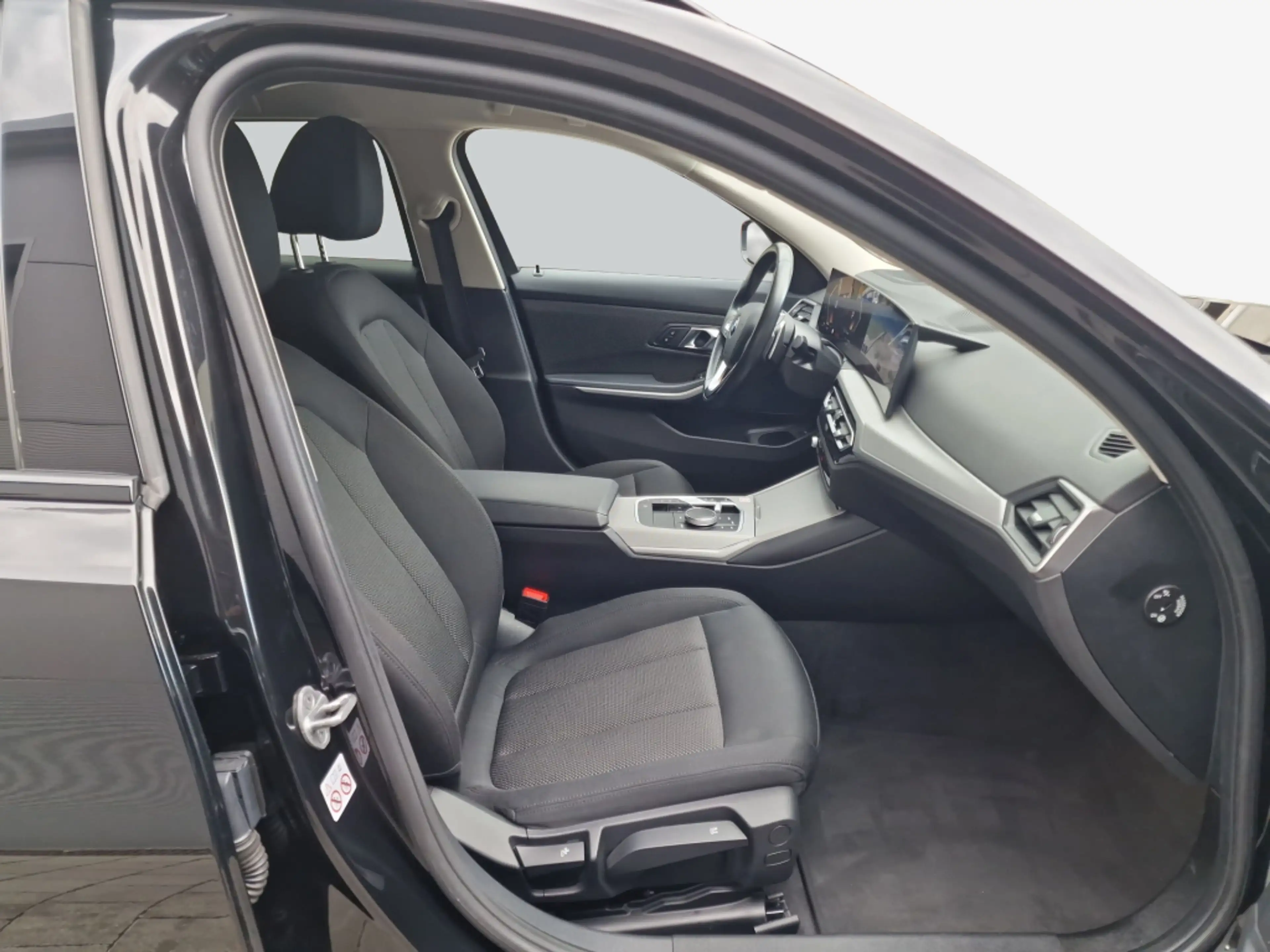 BMW 318 i *CarPlay* — photo 14