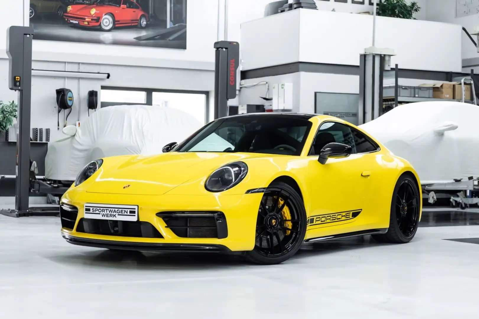 Porsche 992 911 Carrera GTS I PCCB I PDLS+ I Bose I 1. Hand Gelb - 1