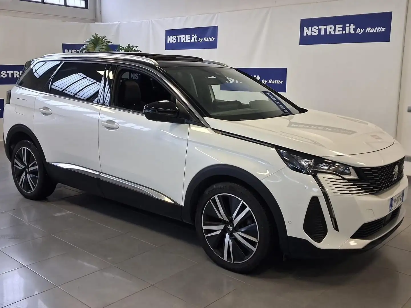 Peugeot 5008 5008 II 2021 1.5 bluehdi GT Pack + TETTO APRIBILE Bianco - 2