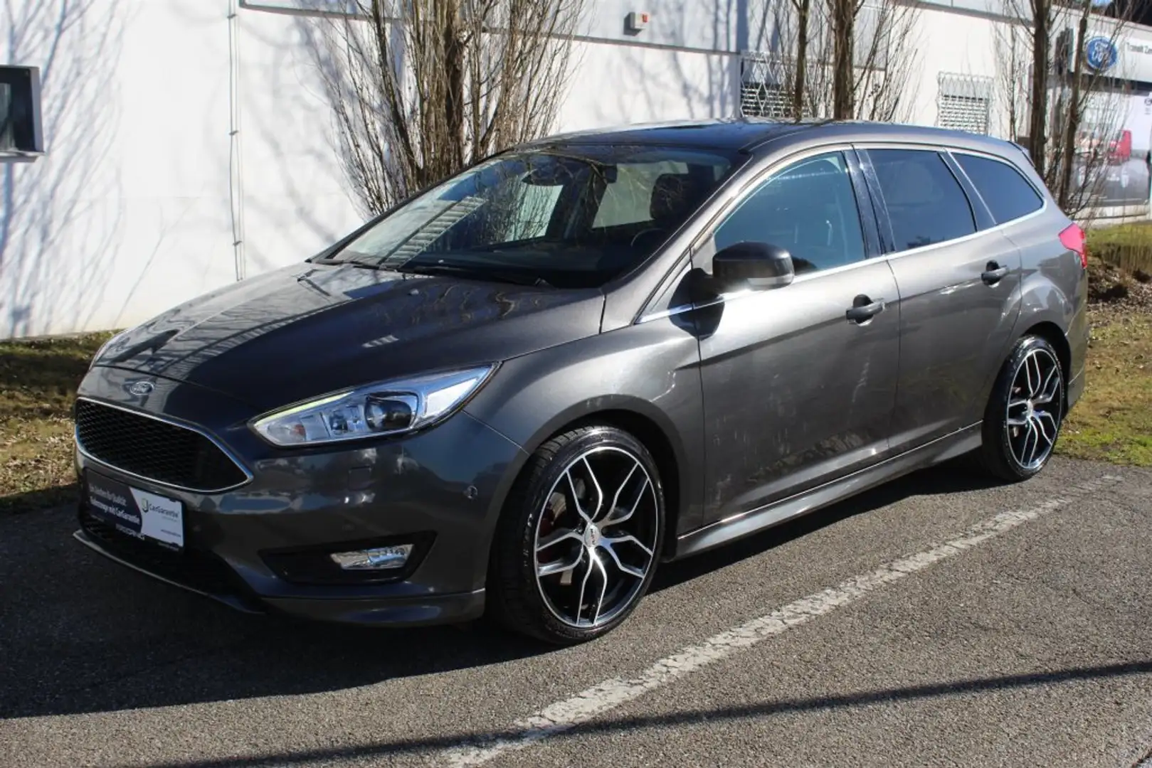 Ford Focus Titanium Traveller 2.0TDCI 150PS Grau - 1