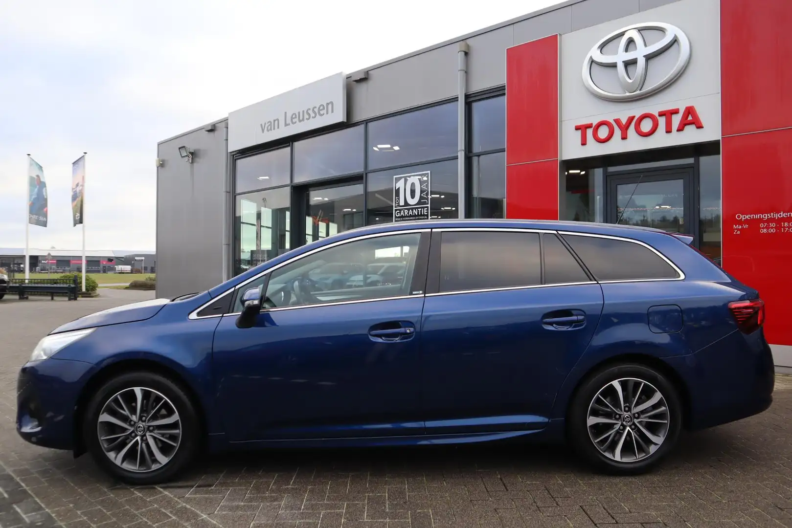 Toyota Avensis Touring Sports 1.8 VVT-i DYNAMIC AUTOMAAT NAVI KEY Bleu - 2