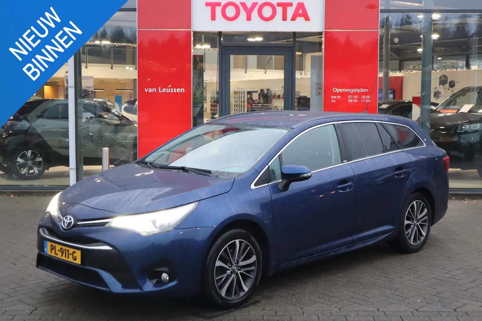 Toyota Avensis Touring Sports 1.8 VVT-i DYNAMIC AUTOMAAT NAVI KEY Blauw - 1