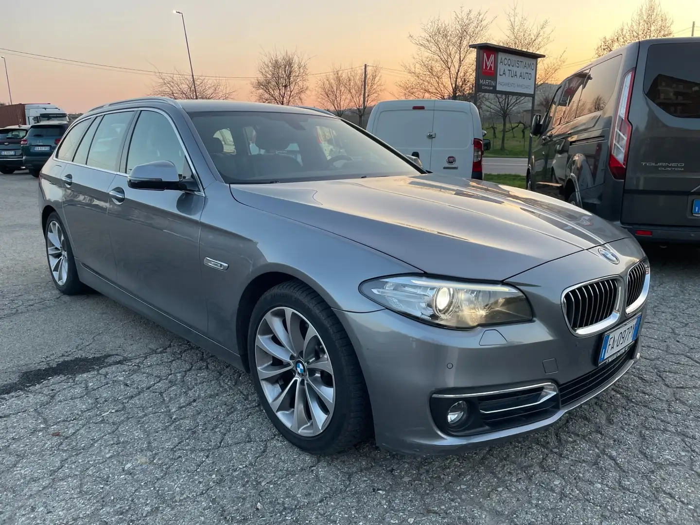 BMW 520 520d xDrive Touring Luxury aut. GANCIO TRAINO Grau - 1