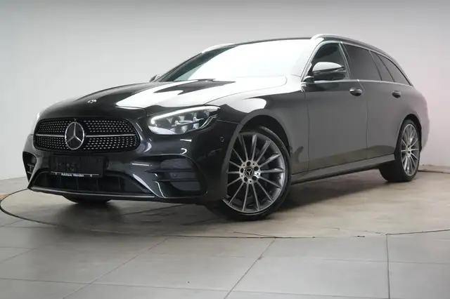 Mercedes-Benz 300 view 3