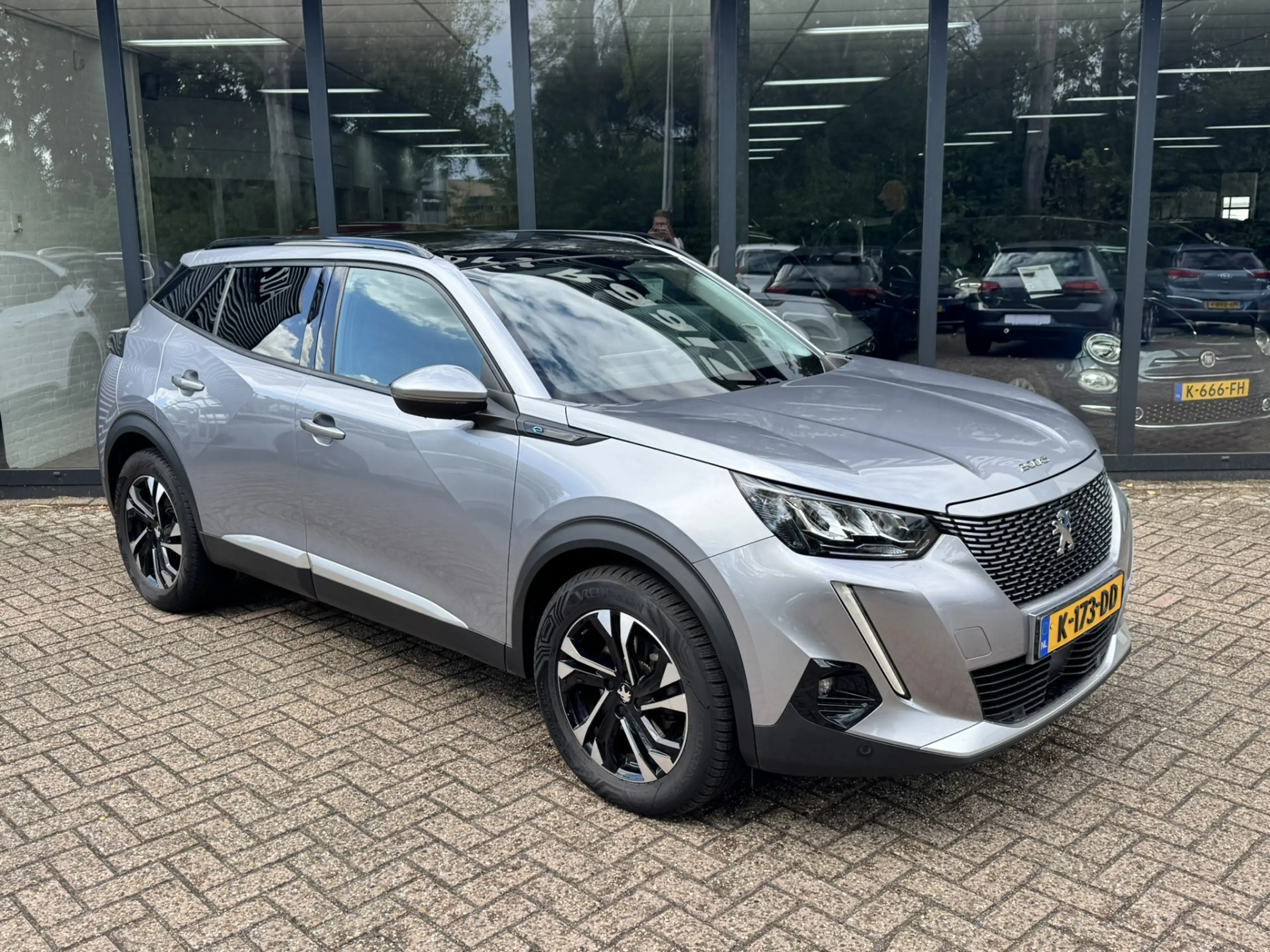 Peugeot e-2008 EV Allure 50 kWh*84%SOH*Camera*Navi*EXPORTPRISJ* — photo 4
