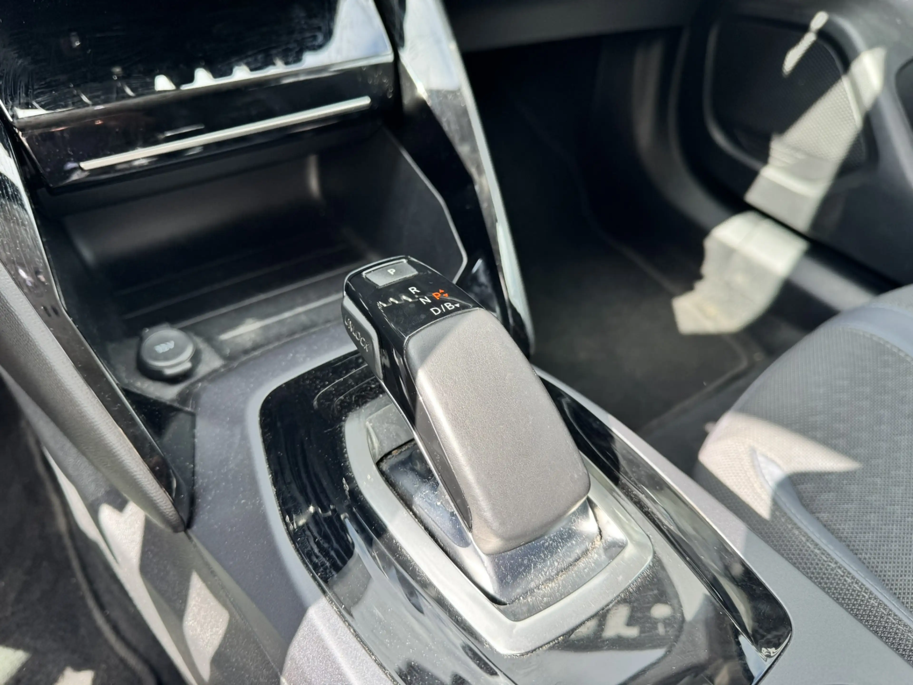Peugeot e-2008 EV Allure 50 kWh*84%SOH*Camera*Navi*EXPORTPRISJ* — photo 10