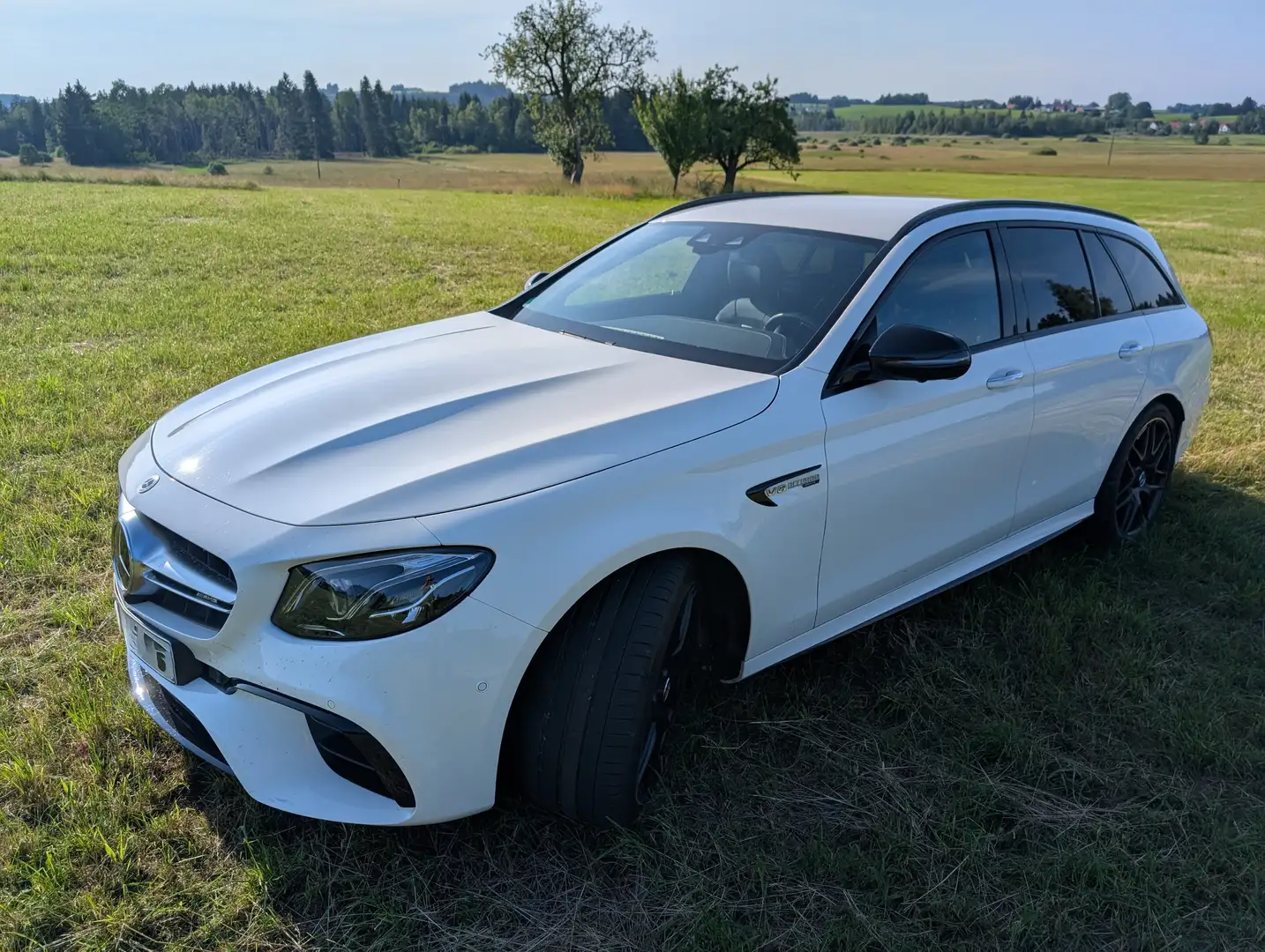 Mercedes-Benz E 63 AMG E-Klasse T-Modell 4Matic+ T 9G-TRONIC Weiß - 1