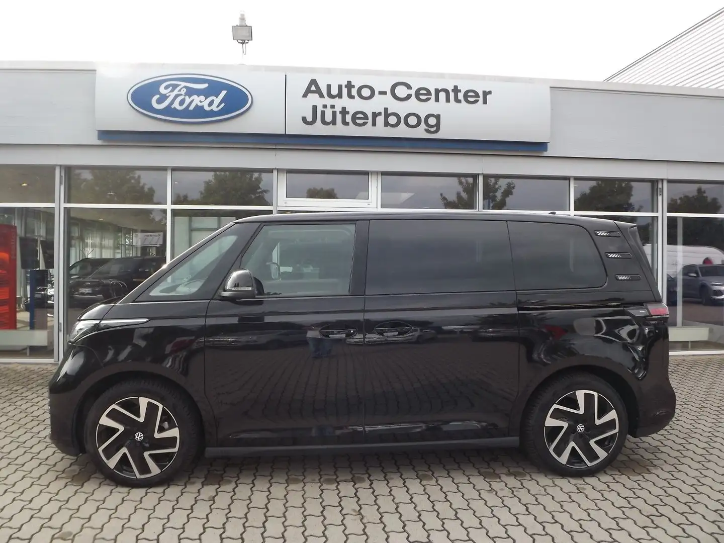 Volkswagen ID. Buzz Bus 150 kW Pro Schwarz - 1