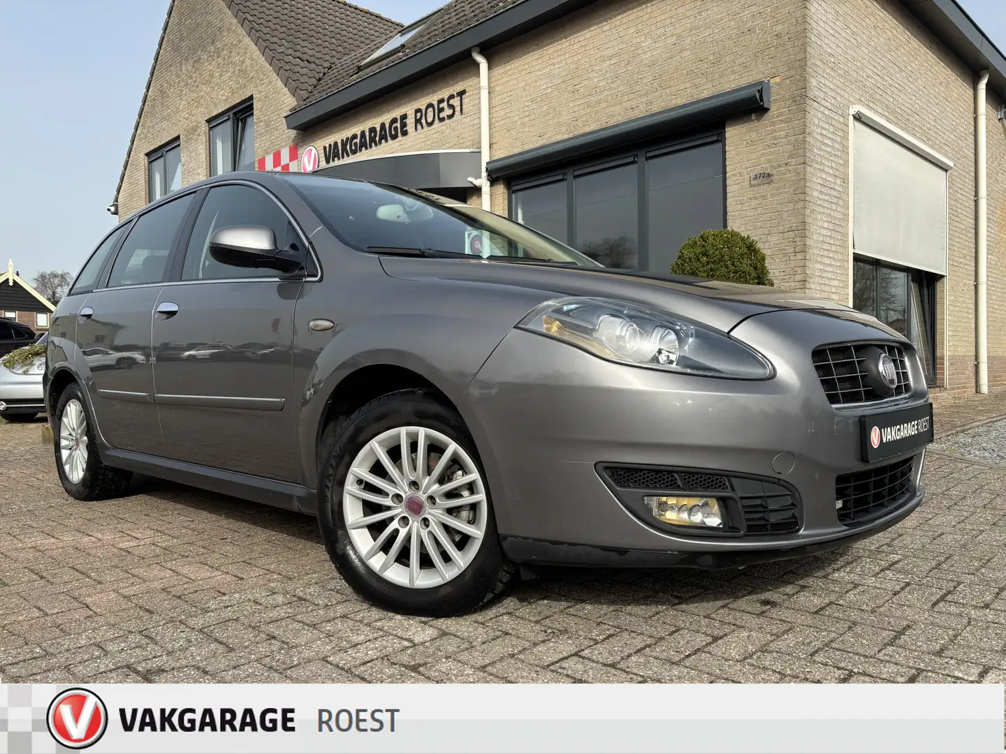 Fiat Croma 2.2 16V Automaat Corporate Trekhaak / All-Seasons Gris - 1