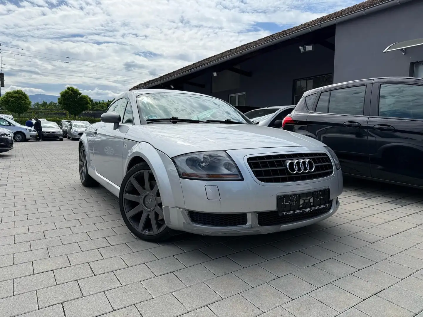 Audi TT Coupe/Roadster 1.8 T Coupe Срібний - 1