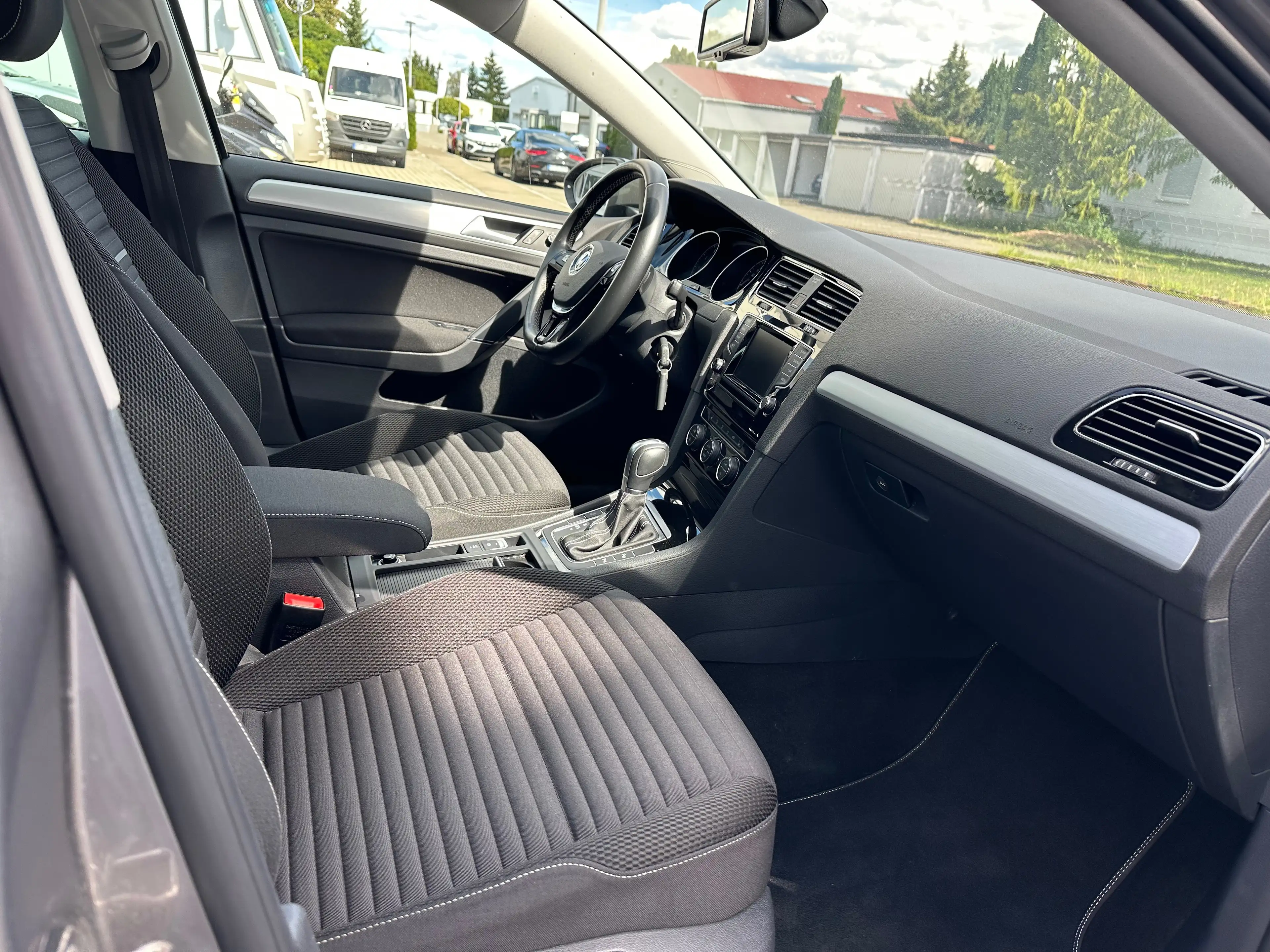 Volkswagen Golf Cup BMT -AUTOMATIK-PARKPILOT-KLIMAAUTOMATIK-PDC-SHZ- — photo 11