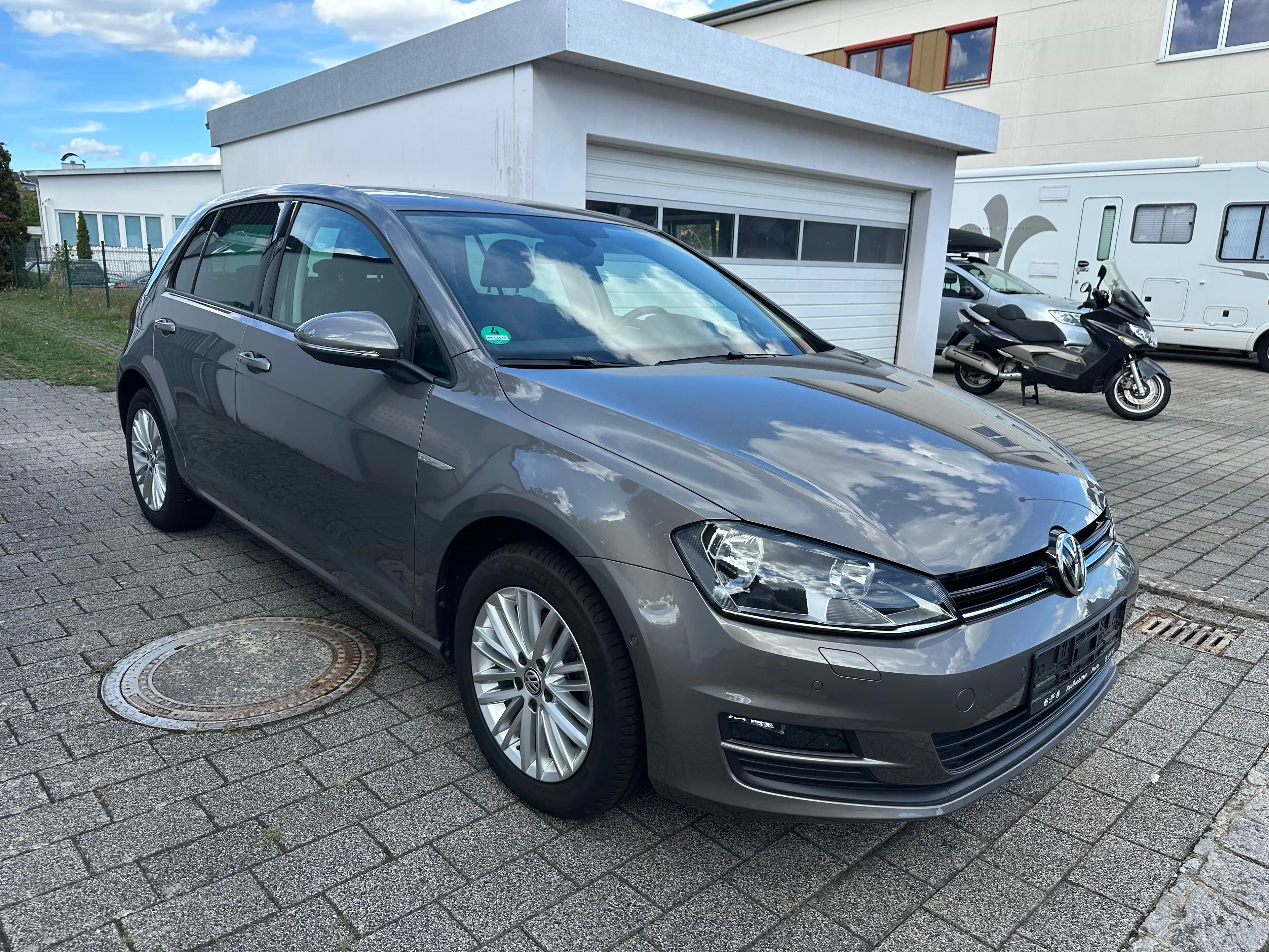 Volkswagen Golf Cup BMT -AUTOMATIK-PARKPILOT-KLIMAAUTOMATIK-PDC-SHZ- — photo 3