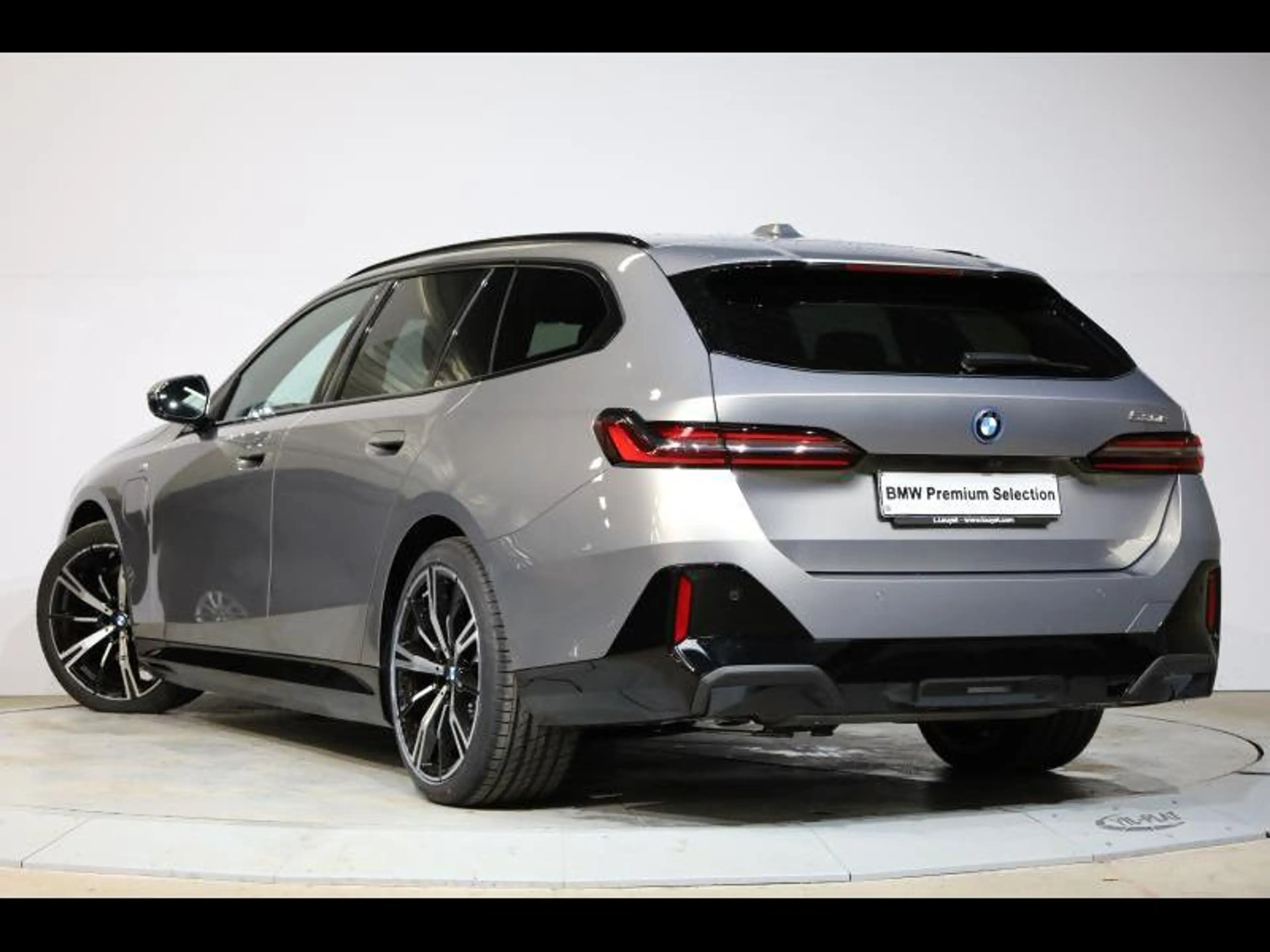 BMW 530 e Touring Kit M Sport — photo 5