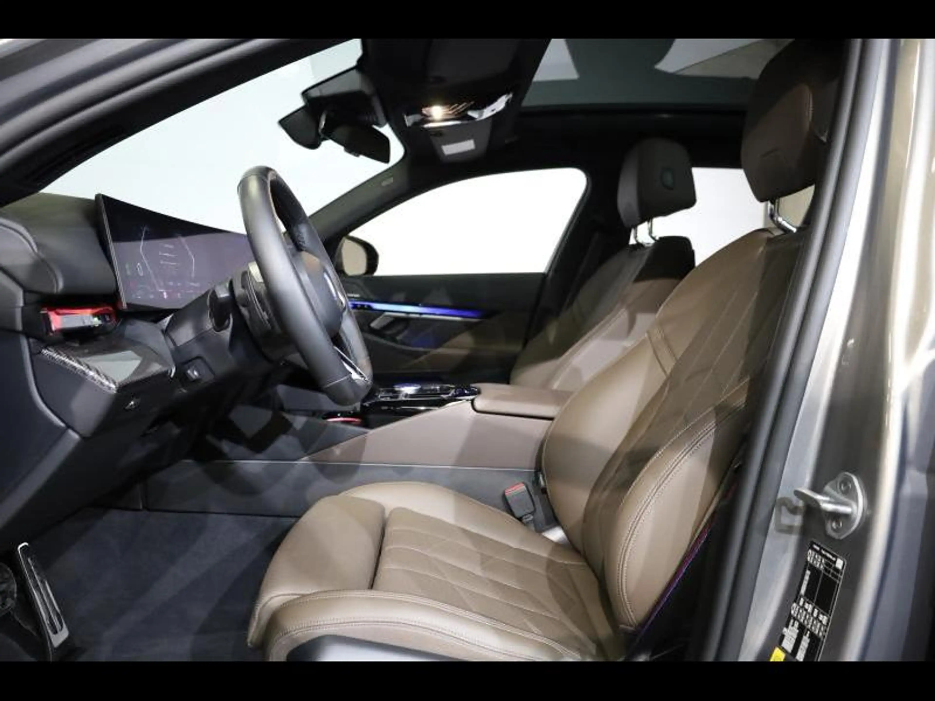 BMW 530 e Touring Kit M Sport — photo 9