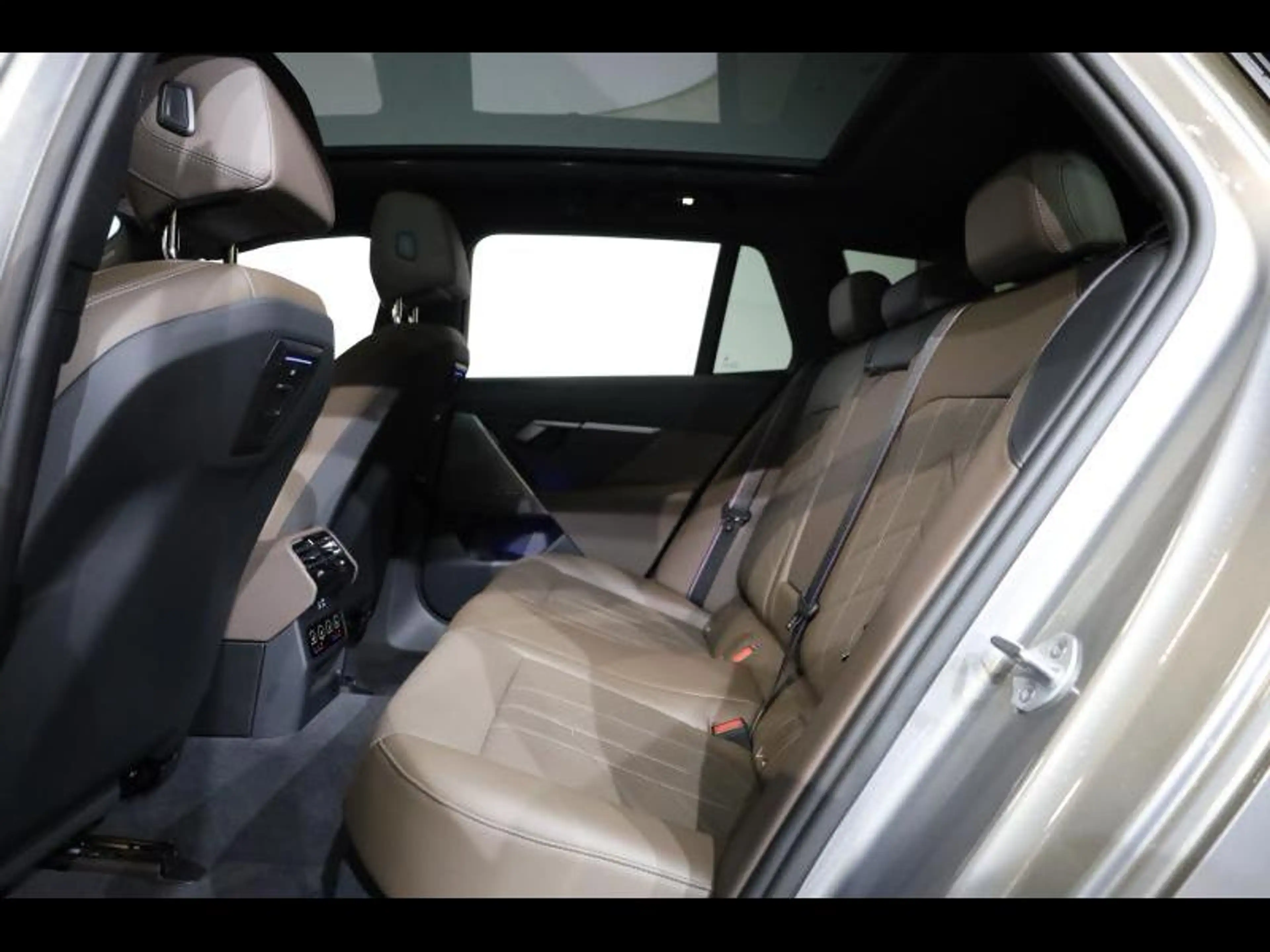 BMW 530 e Touring Kit M Sport — photo 10
