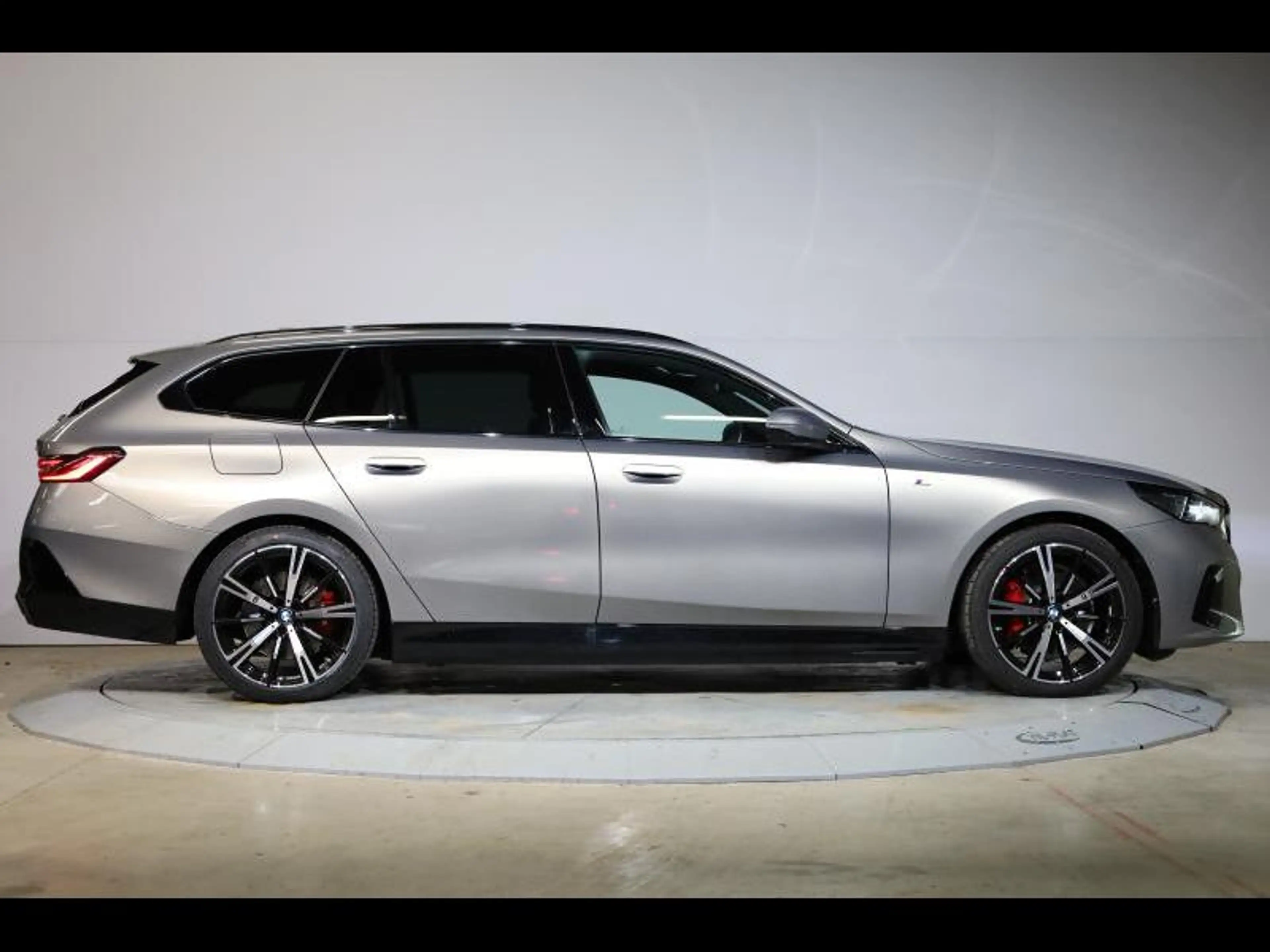 BMW 530 e Touring Kit M Sport — photo 3