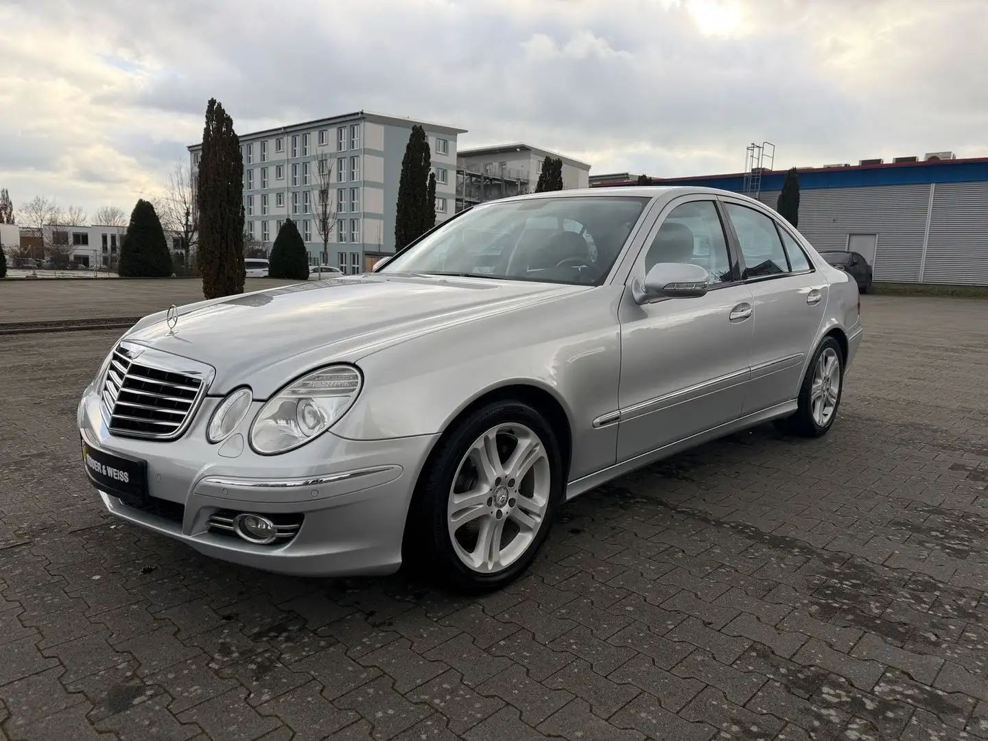 Mercedes-Benz E 200 Avantgarde AUTOMATIK/XENO/LEDER/STZHZG/PDC Argent - 1