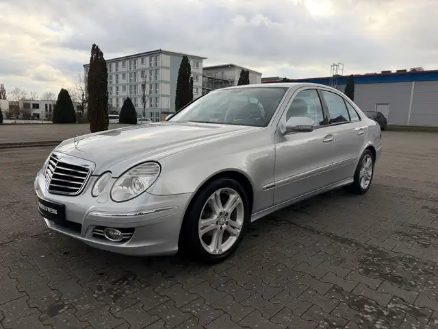 Mercedes-Benz E 200 Avantgarde AUTOMATIK/XENO/LEDER/STZHZG/PDC