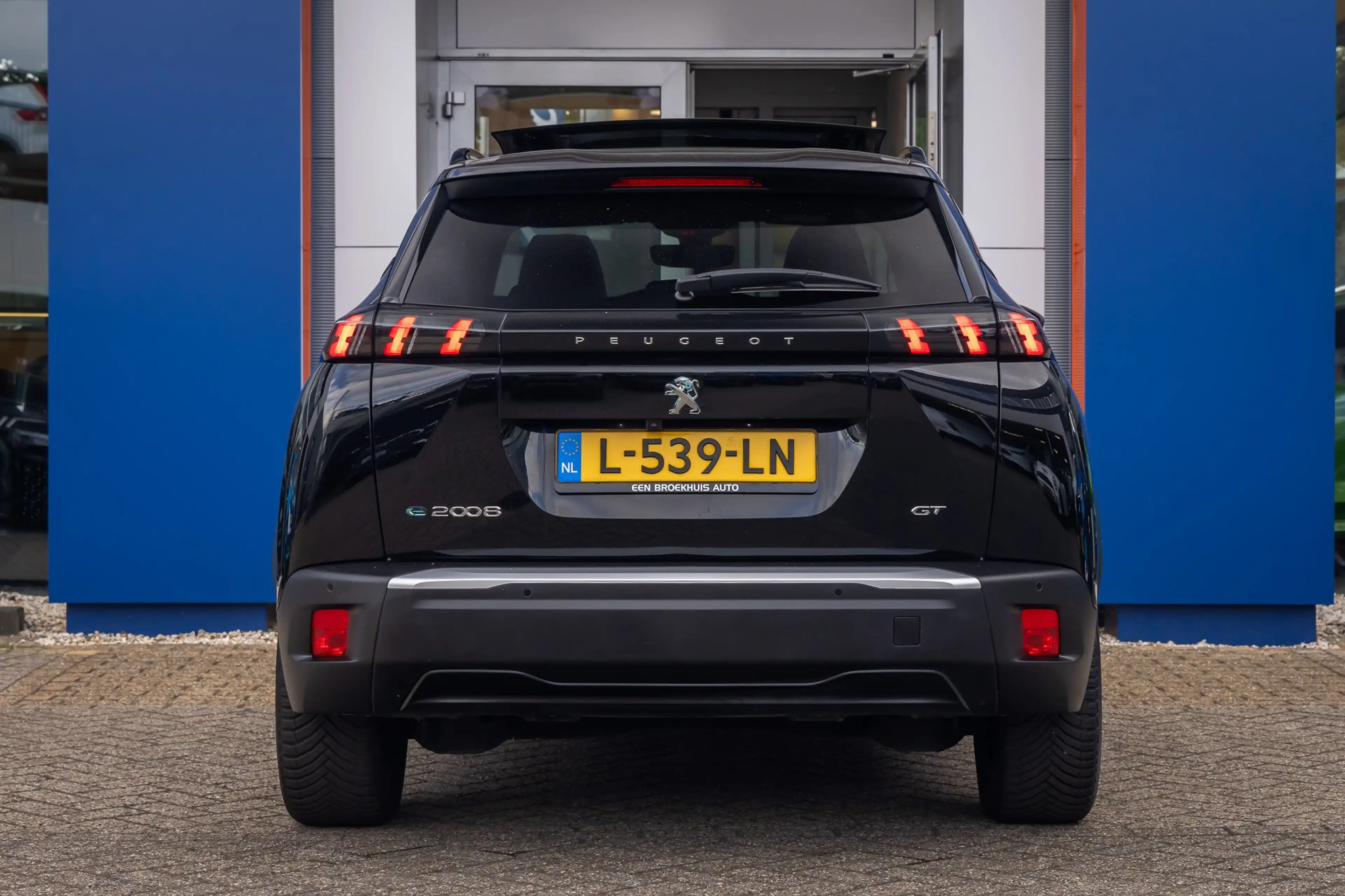 Peugeot e-2008 EV GT Pack 50 kWh | (Elektrisch) panorama-dak | Cr — photo 11