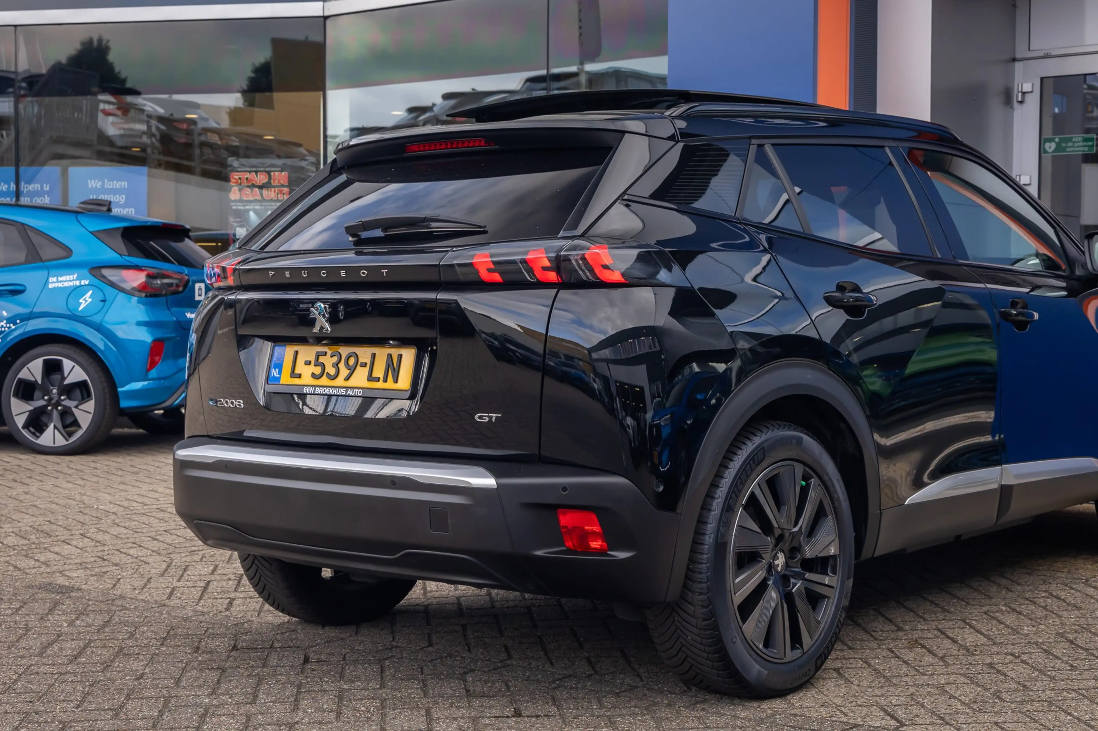 Peugeot e-2008 EV GT Pack 50 kWh | (Elektrisch) panorama-dak | Cr — photo 5