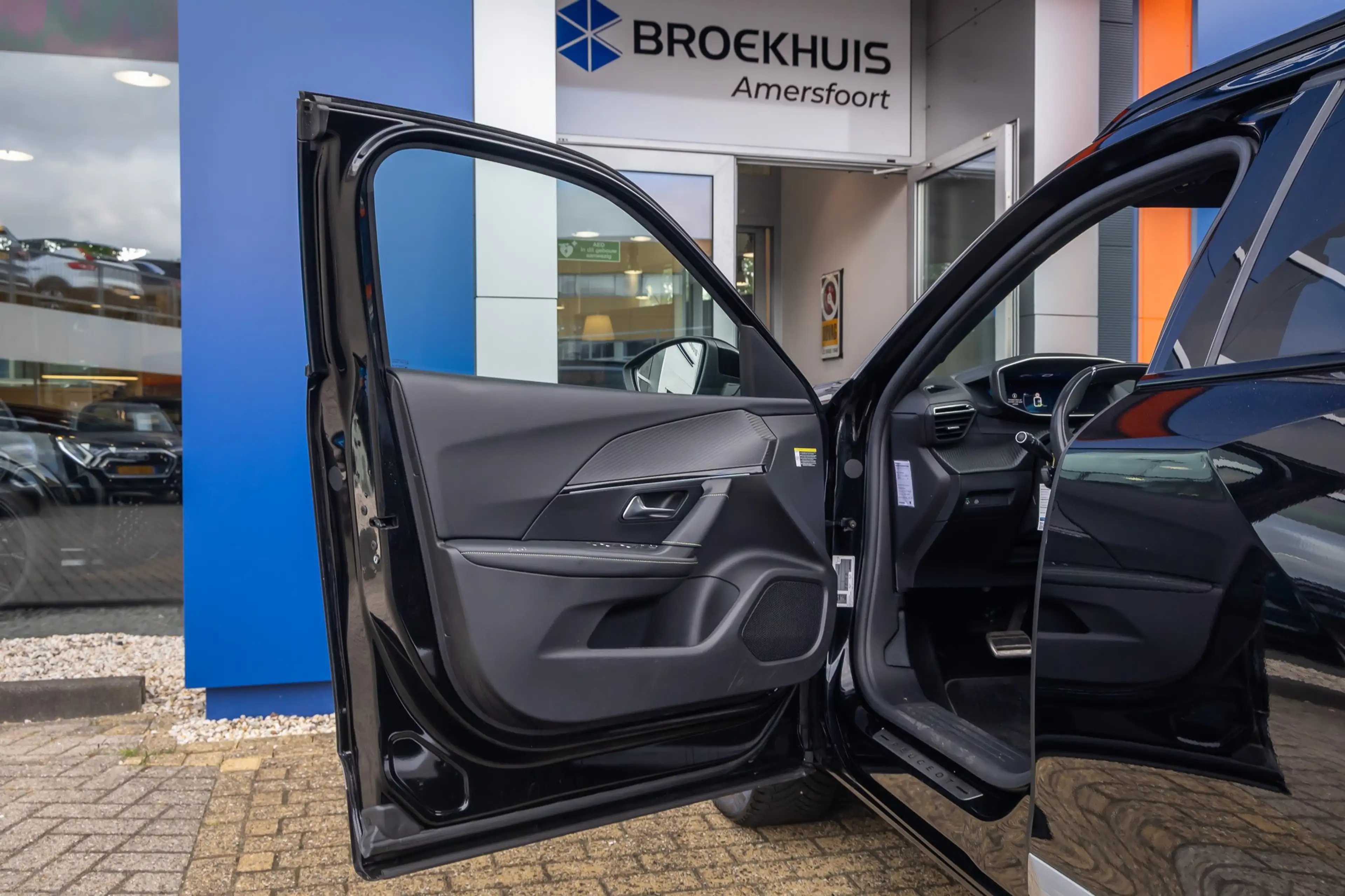 Peugeot e-2008 EV GT Pack 50 kWh | (Elektrisch) panorama-dak | Cr — photo 22