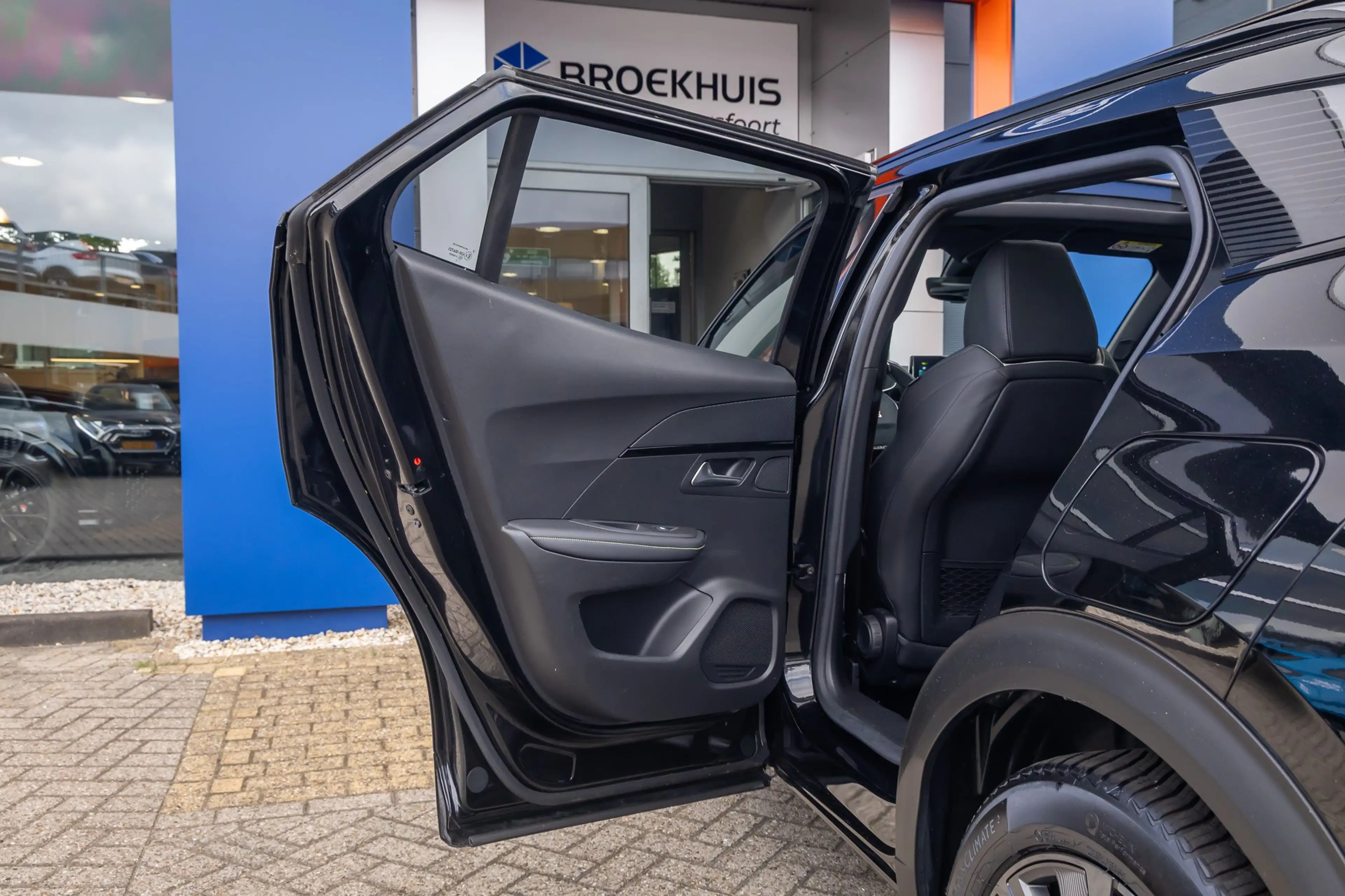 Peugeot e-2008 EV GT Pack 50 kWh | (Elektrisch) panorama-dak | Cr — photo 21