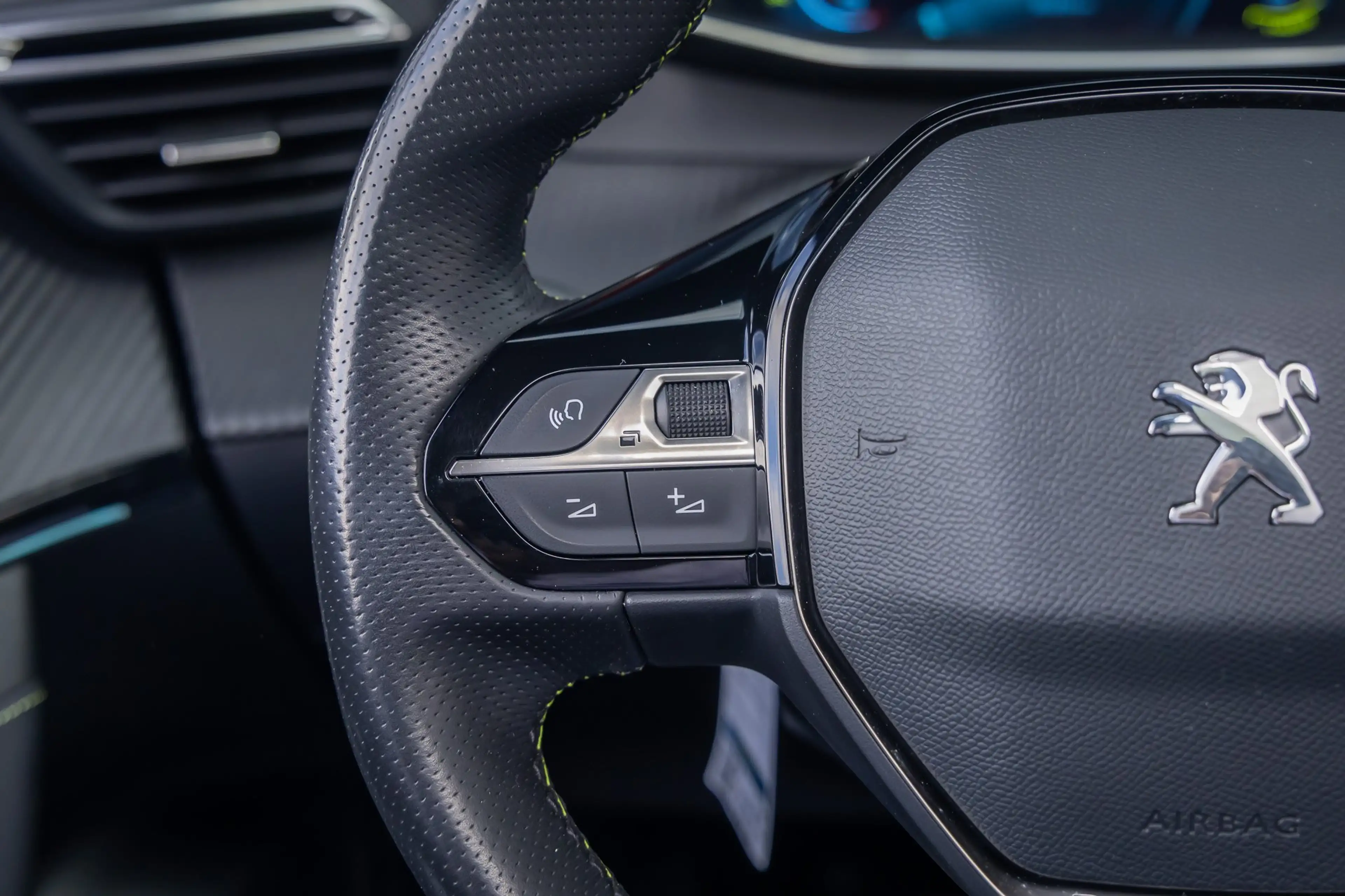 Peugeot e-2008 EV GT Pack 50 kWh | (Elektrisch) panorama-dak | Cr — photo 29