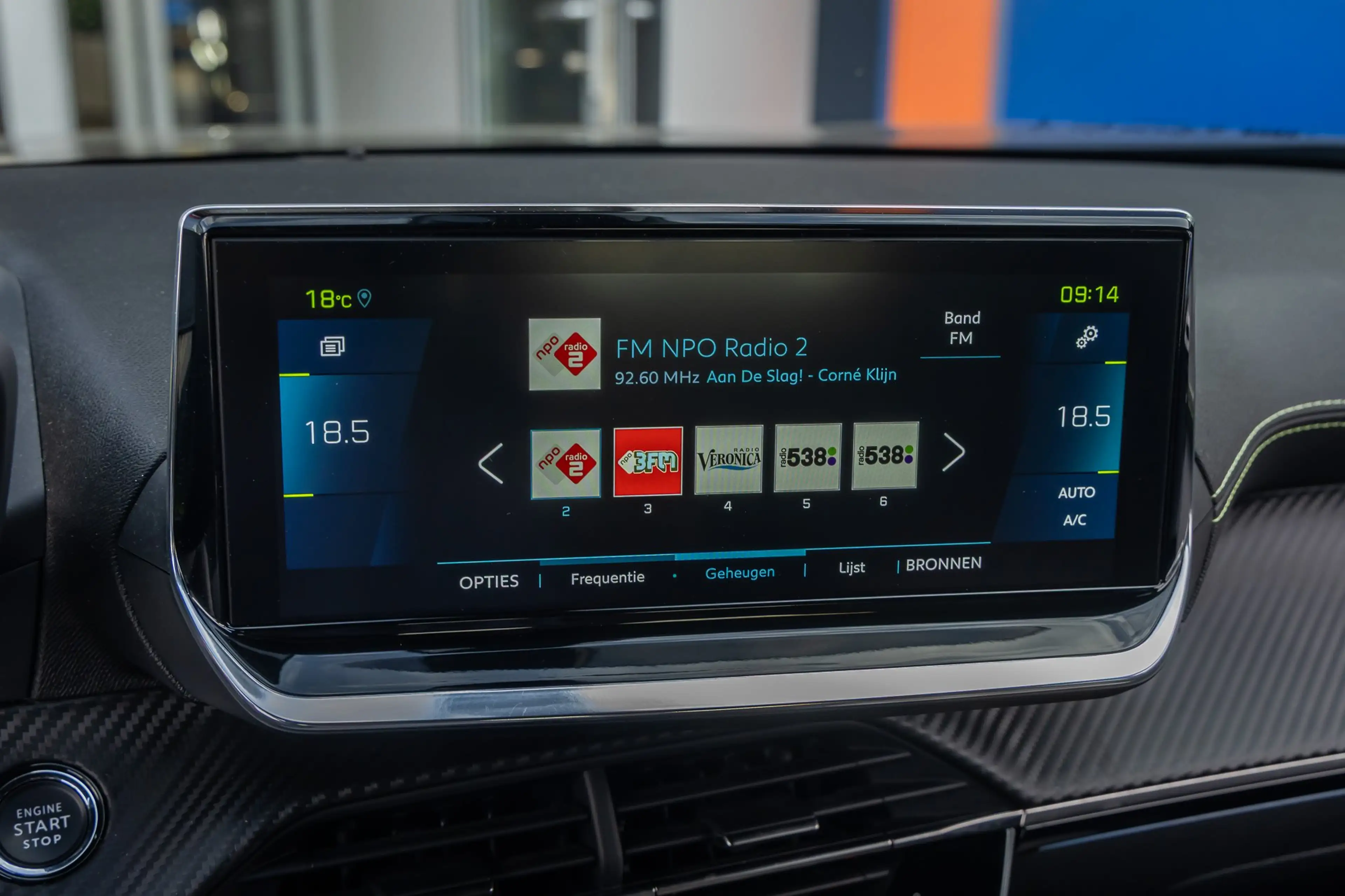 Peugeot e-2008 EV GT Pack 50 kWh | (Elektrisch) panorama-dak | Cr — photo 41