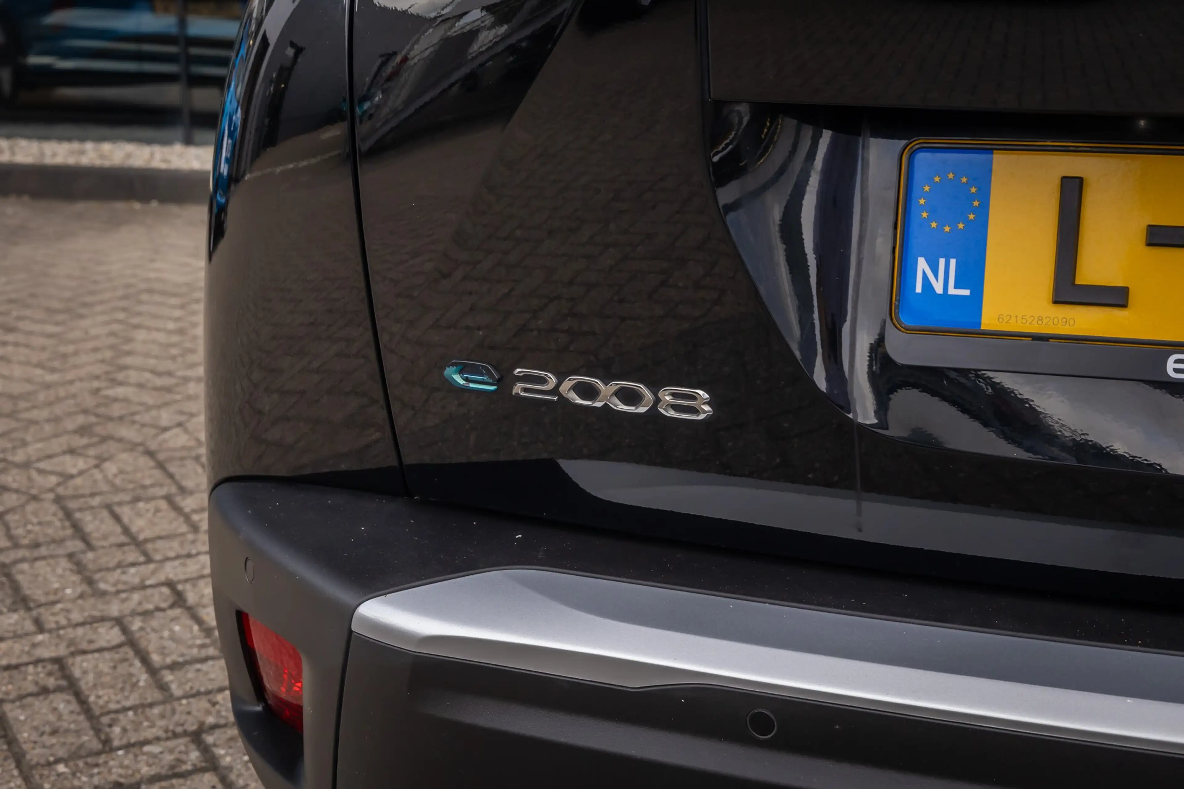 Peugeot e-2008 EV GT Pack 50 kWh | (Elektrisch) panorama-dak | Cr — photo 13