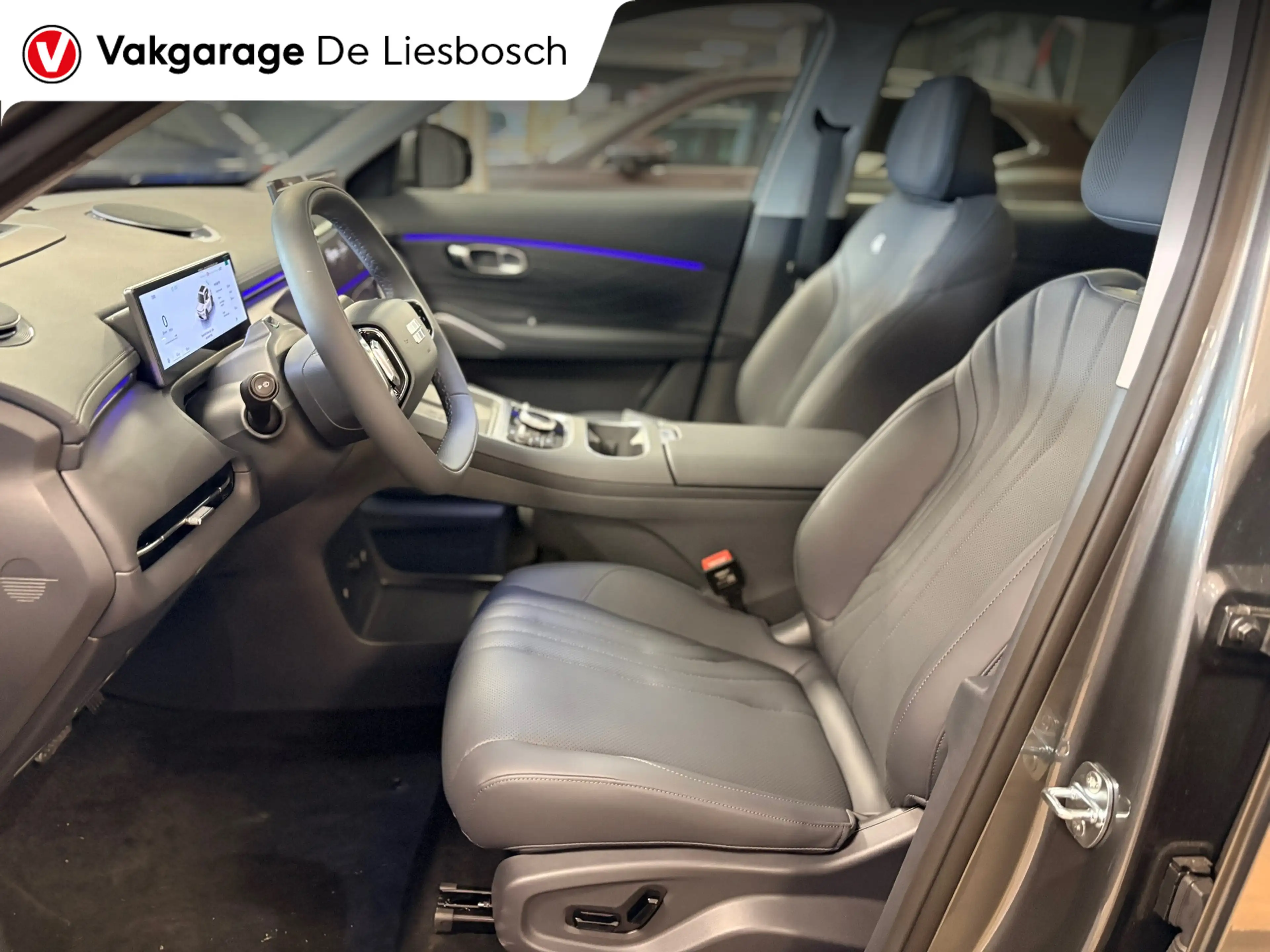 Geely Starray EM-i 1.5 Max+ 262PK/long range/30kwh/wltp 136km/pano/he — photo 12