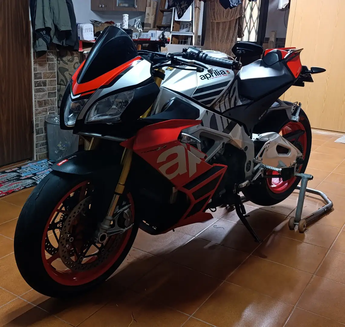 Aprilia Tuono V4 1100 Factory 2018 - 1