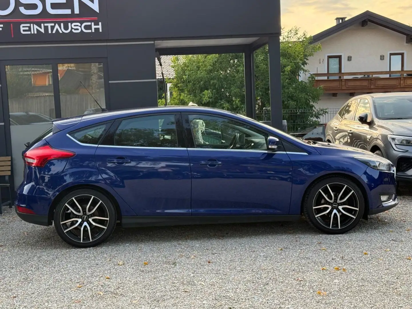Ford Focus Titanium Blau - 2