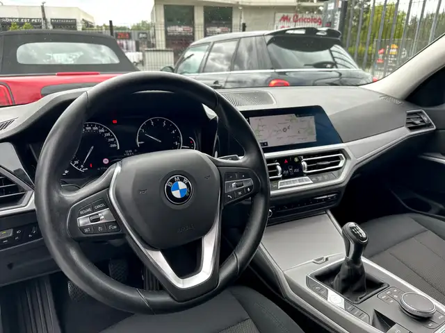 BMW 3 Series view 6