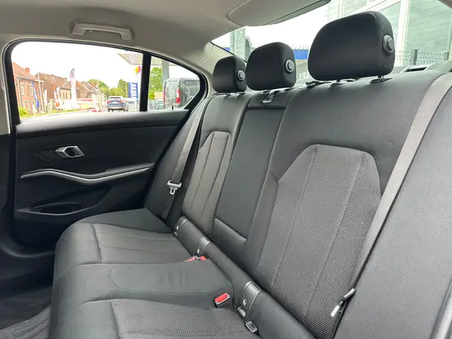 BMW 3 Series view 15