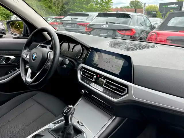 BMW 3 Series view 13