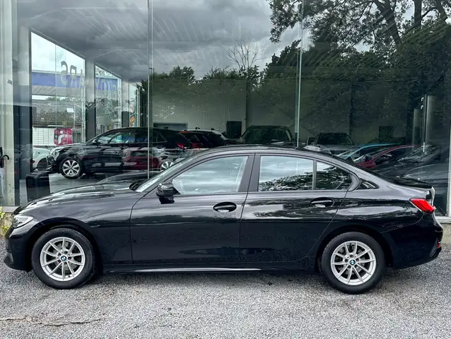 BMW 3 Series view 3