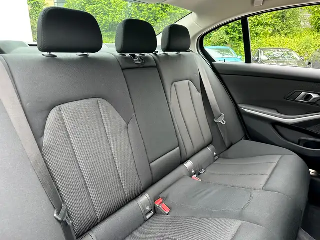 BMW 3 Series view 14