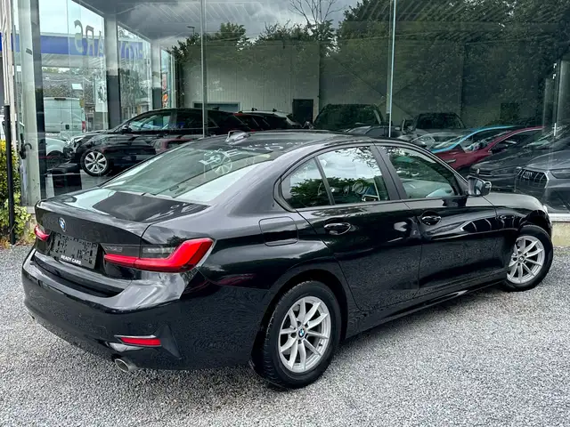BMW 3 Series view 4