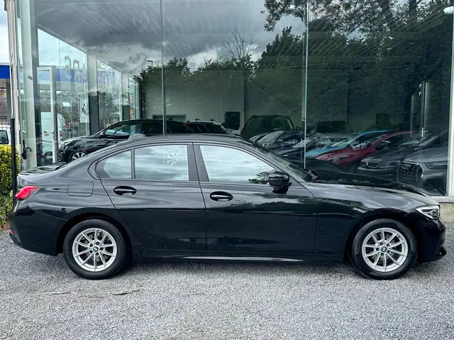 BMW 3 Series view 5