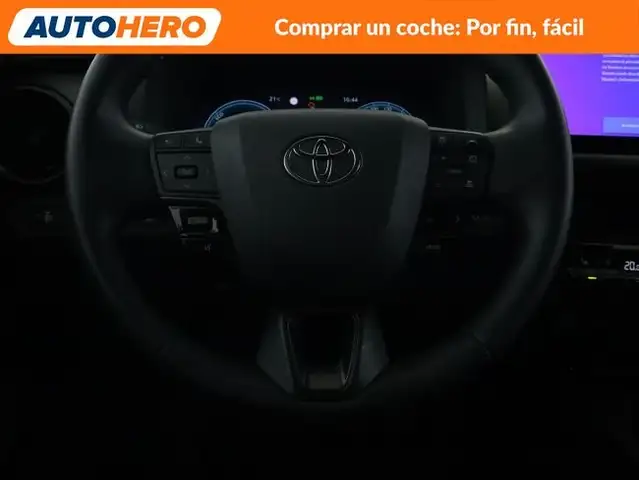 Toyota C-HR view 25