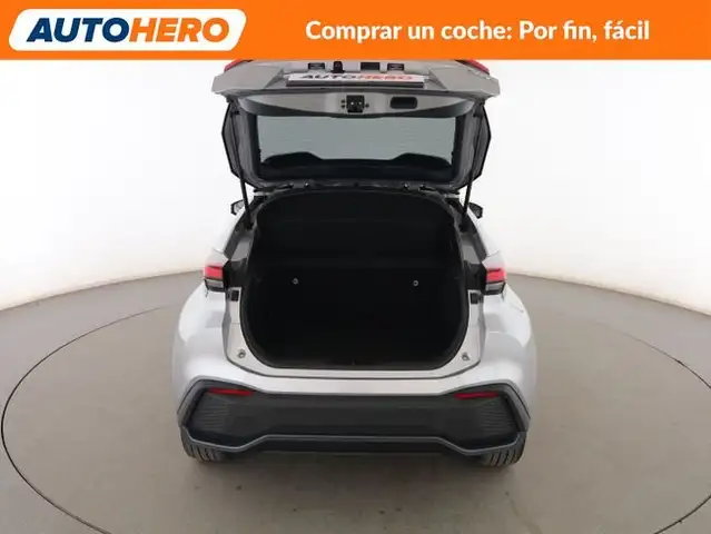 Toyota C-HR view 17
