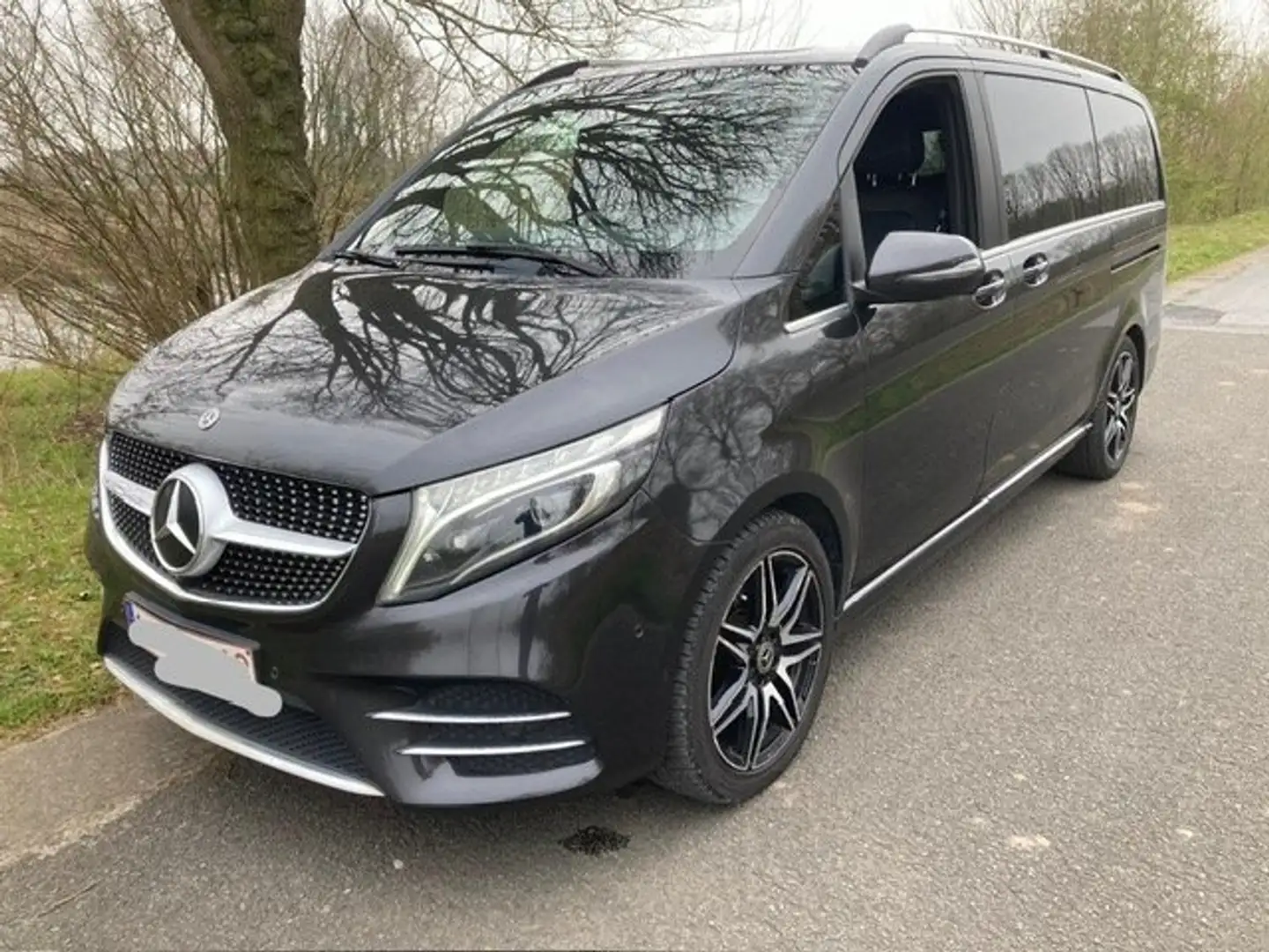 Mercedes-Benz V 250 V 250 d lang 4Matic 9G-TRONIC Avantgarde  AMG line Zwart - 2